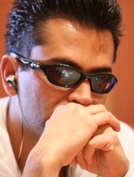 Esfandiari è un asso dei chip tricks: per questo è noto come 'the magician'